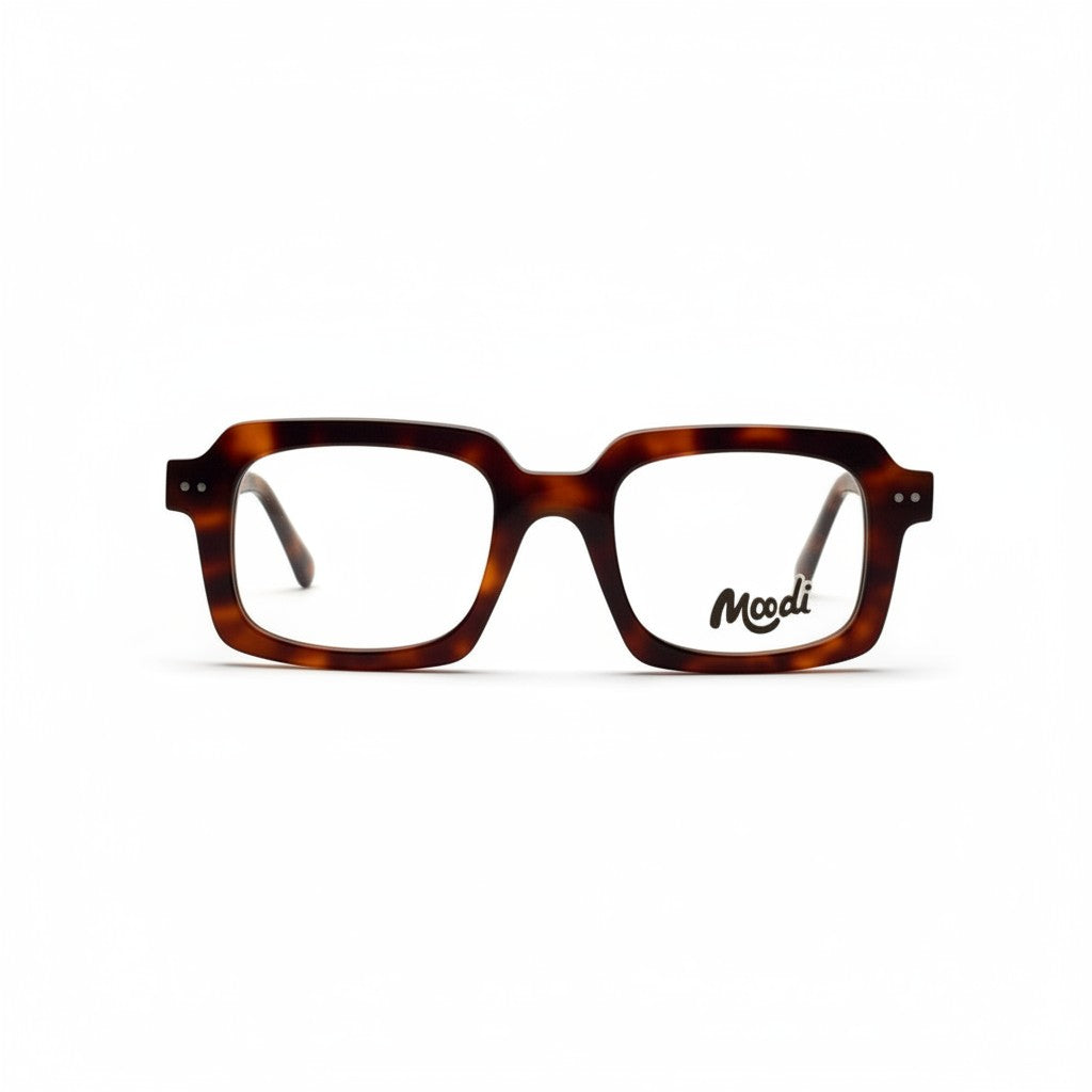 Gafas de vista Moodi Hopper de carey con montura cuadrada y logo en la lente.