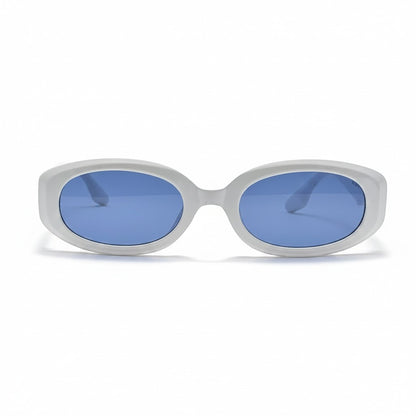Gafas de sol Moodi Alice de acetato blanco con montura ovalada y lentes tintadas azules.